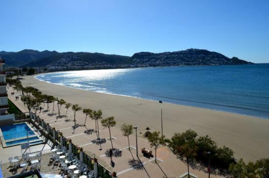 Holidays Penthouse Vues Panoramiques Sur Le Port Naval,Un Sejour Elegant Assure " Wifi Parquing Gratuit ロザス エクステリア 写真